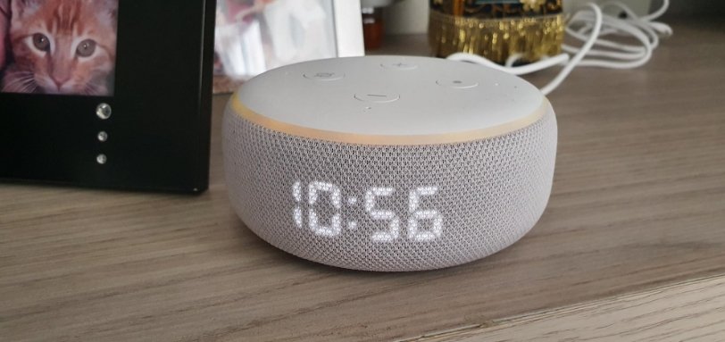 Echo Dot 3 com relódio